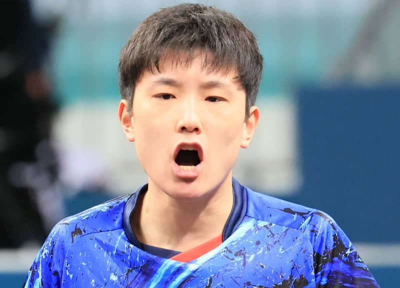 張本智和、中国トップの梁靖崑を3-1撃破で8強　日本開催のWTTファイナルで初戦から殊勲星